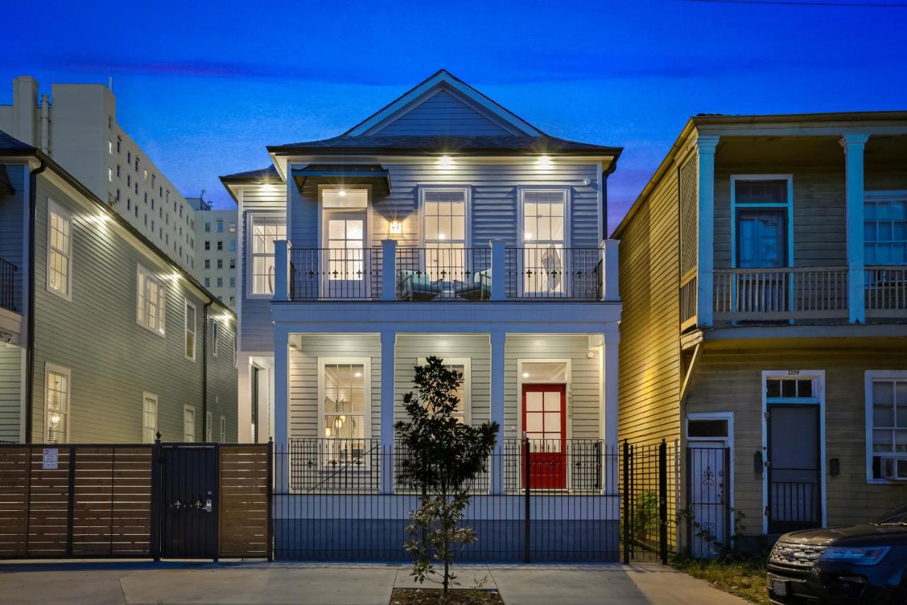 Hosteeva Stunning 4 Bedroom Condo W Pool Steps To St Charles Ave New Orleans Exterior photo