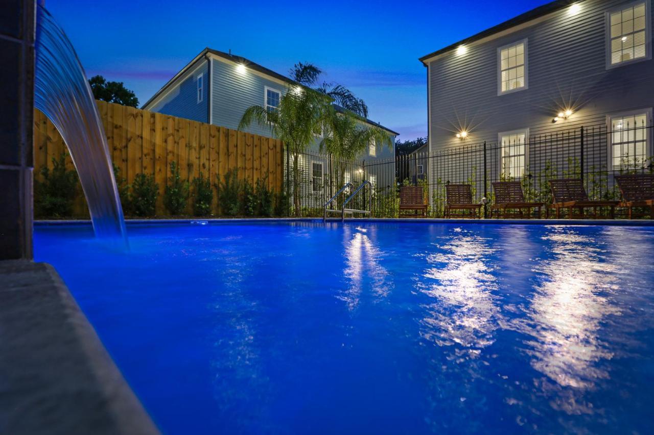 Hosteeva Stunning 4 Bedroom Condo W Pool Steps To St Charles Ave New Orleans Exterior photo