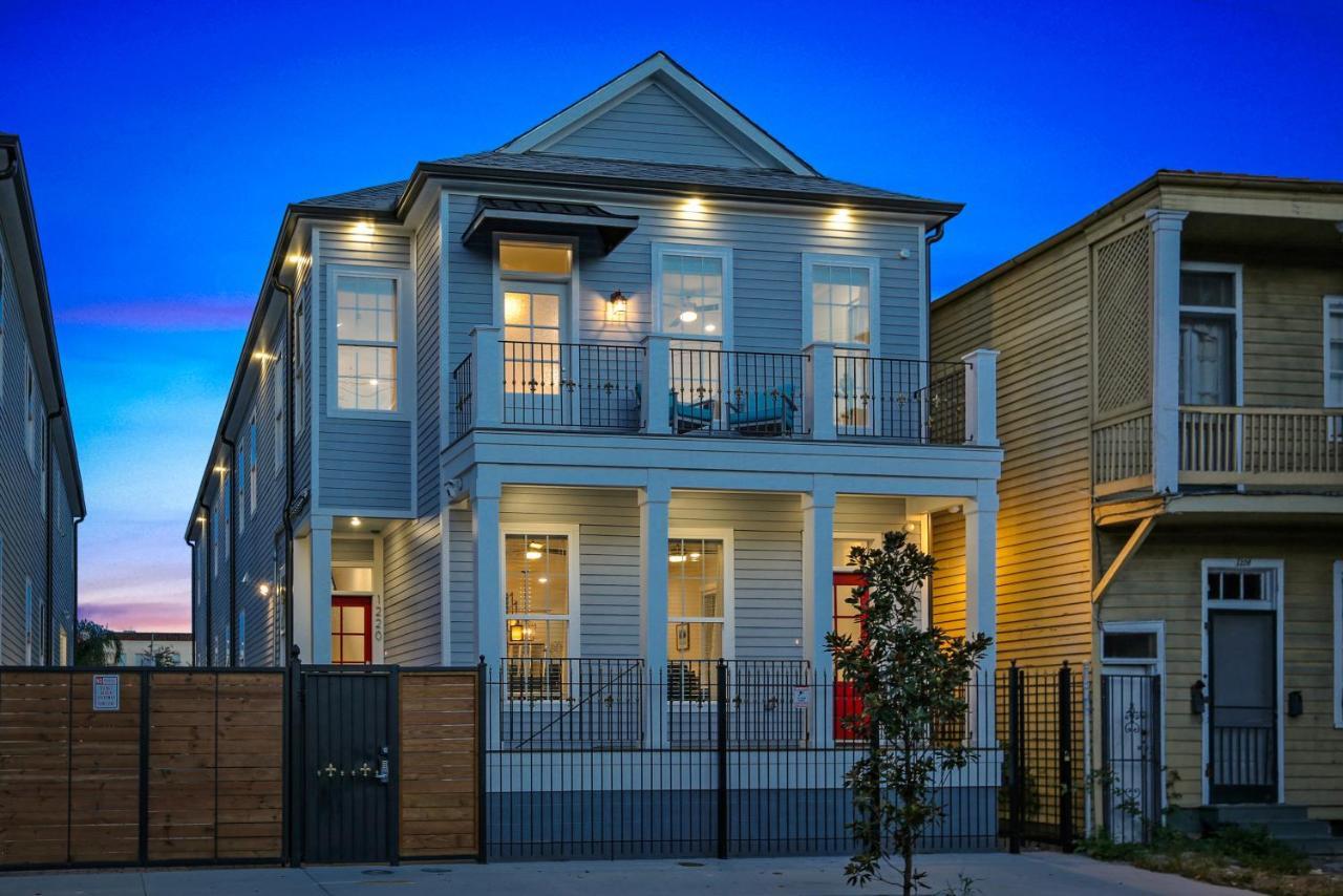 Hosteeva Stunning 4 Bedroom Condo W Pool Steps To St Charles Ave New Orleans Exterior photo